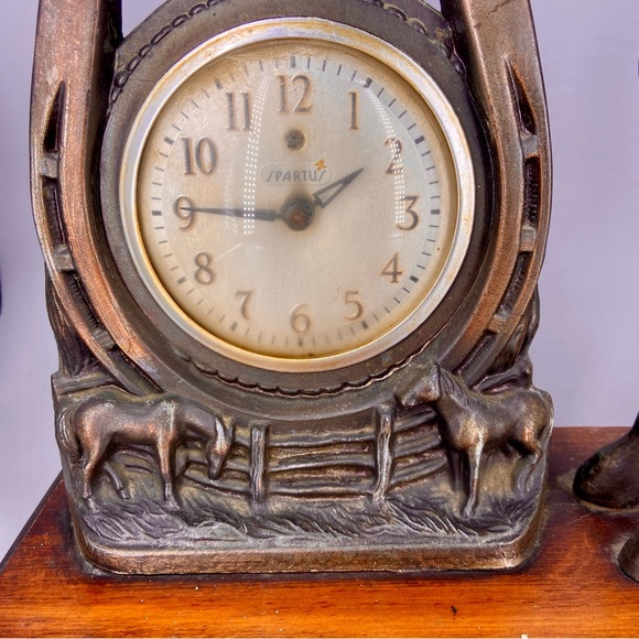 Vintage Bronze Horse Mantle Clock Spartus Horseshoe & Saddle Western Equestrian - Picture 5 of 15
